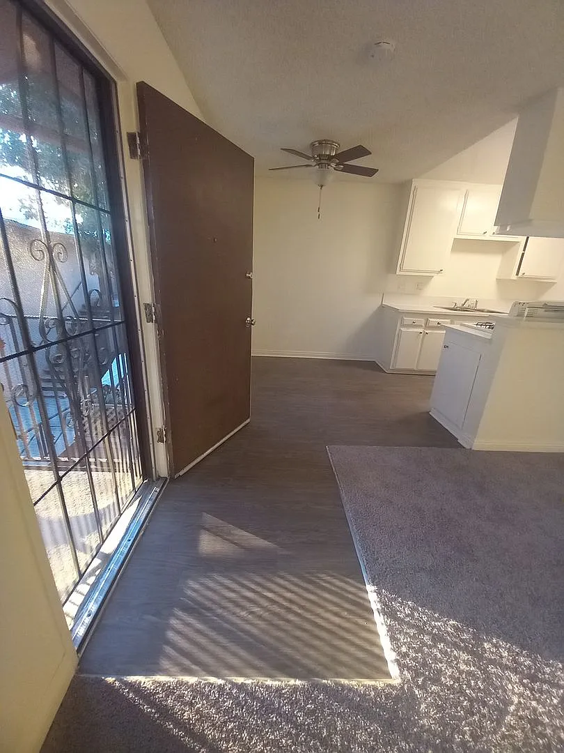 143 - Colima Villas Apartments — Photo 2