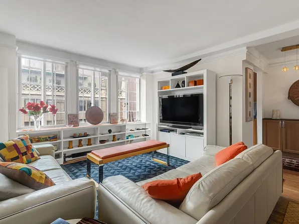 321 E 43rd St APT 1009, New York, NY 10017