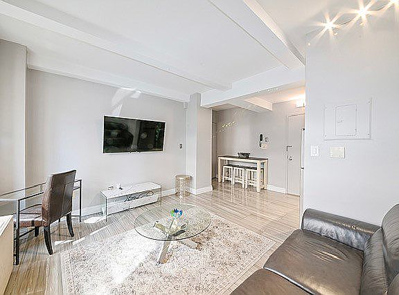 2nd image of 150 W 51st St APT 1028