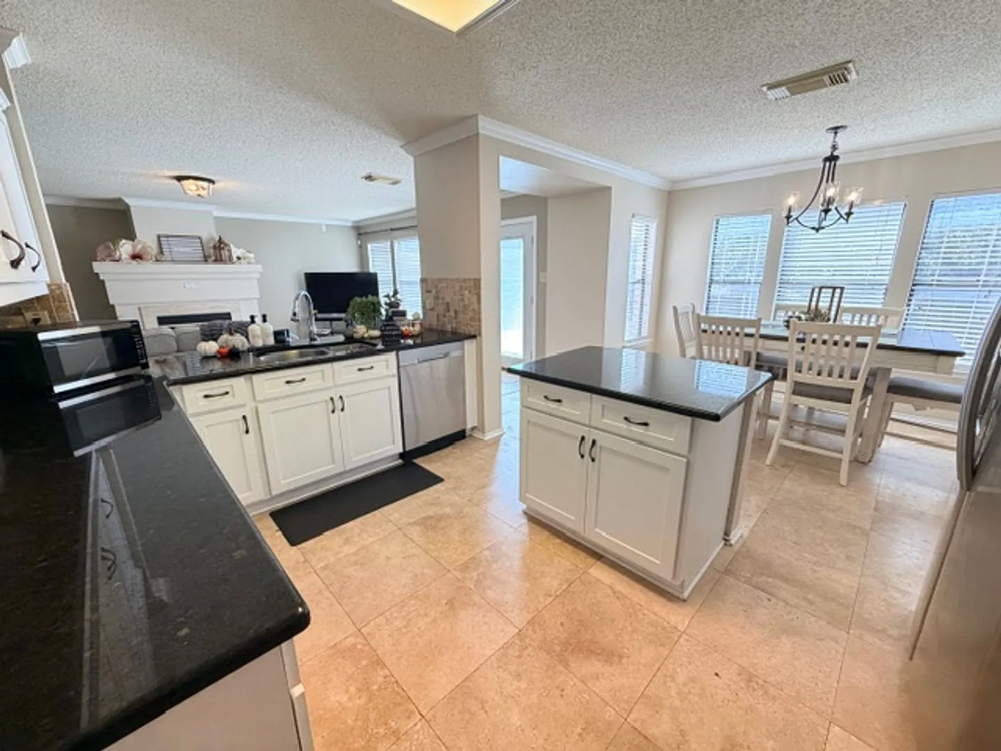 311 Upland Creek, 78245 — Photo 4