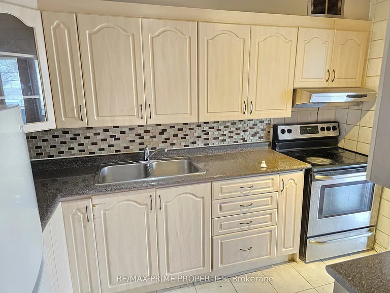 10 Sunrise Ave #214 — Photo 3