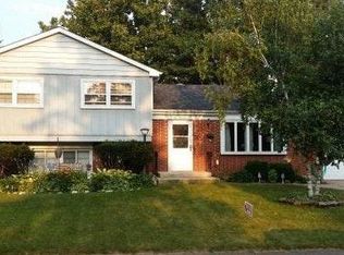 619 Sussex Ln, Crystal Lake, IL 60014