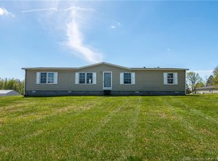 814 Shelter Rd, Henryville, IN 47126