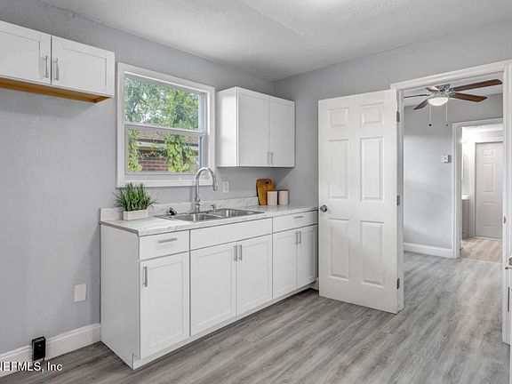 4th image of 1721 Campus St
