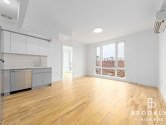 5th image of 2667 Fulton St #2G
