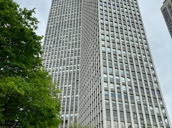2626 N Lakeview Ave APT 3702, Chicago, IL 60614