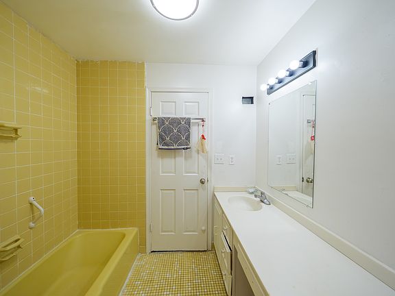 3rd image of 9320 W Parkhill Dr