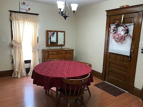 5th image of 309 E 9th St
