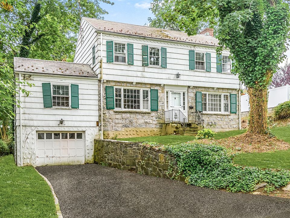 1st image of 15 Thelma Pl