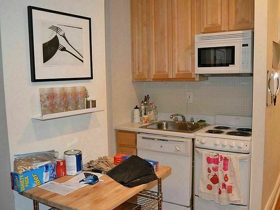 3rd image of 128 W 13th St APT 9