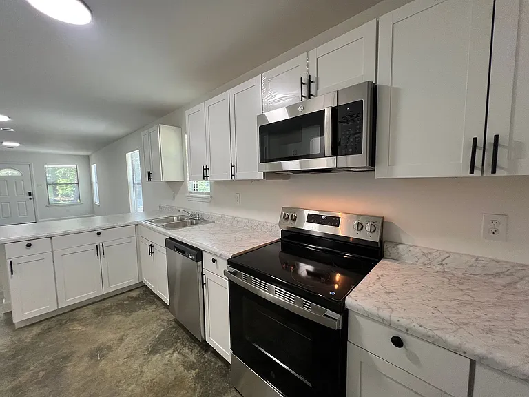 25 E Biscayne Rd — Photo 4