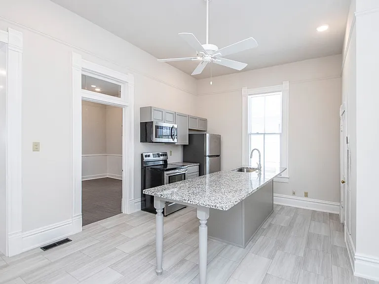 112 S Pulaski St — Photo 10