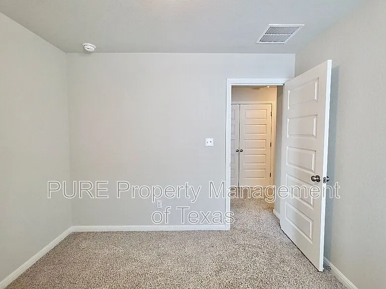 1721 Fountain Bridge Dr — Photo 15