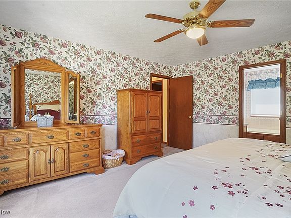 5th image of 392 Helena Dr