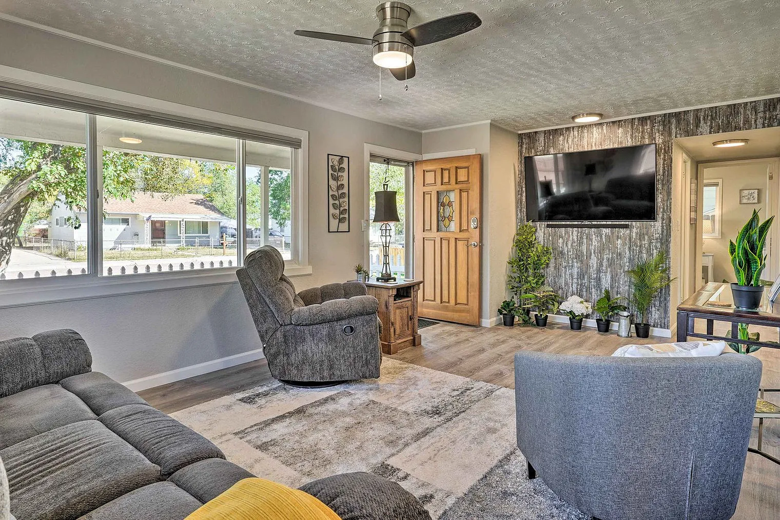 3 bed, 2.0 bath, 1194 sqft, $2,785 — Photo 2