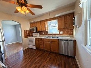 5th image of 339 Fairview St
