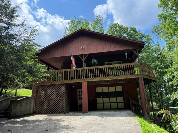 154 Powhatan Trl, Fancy Gap, VA 24328