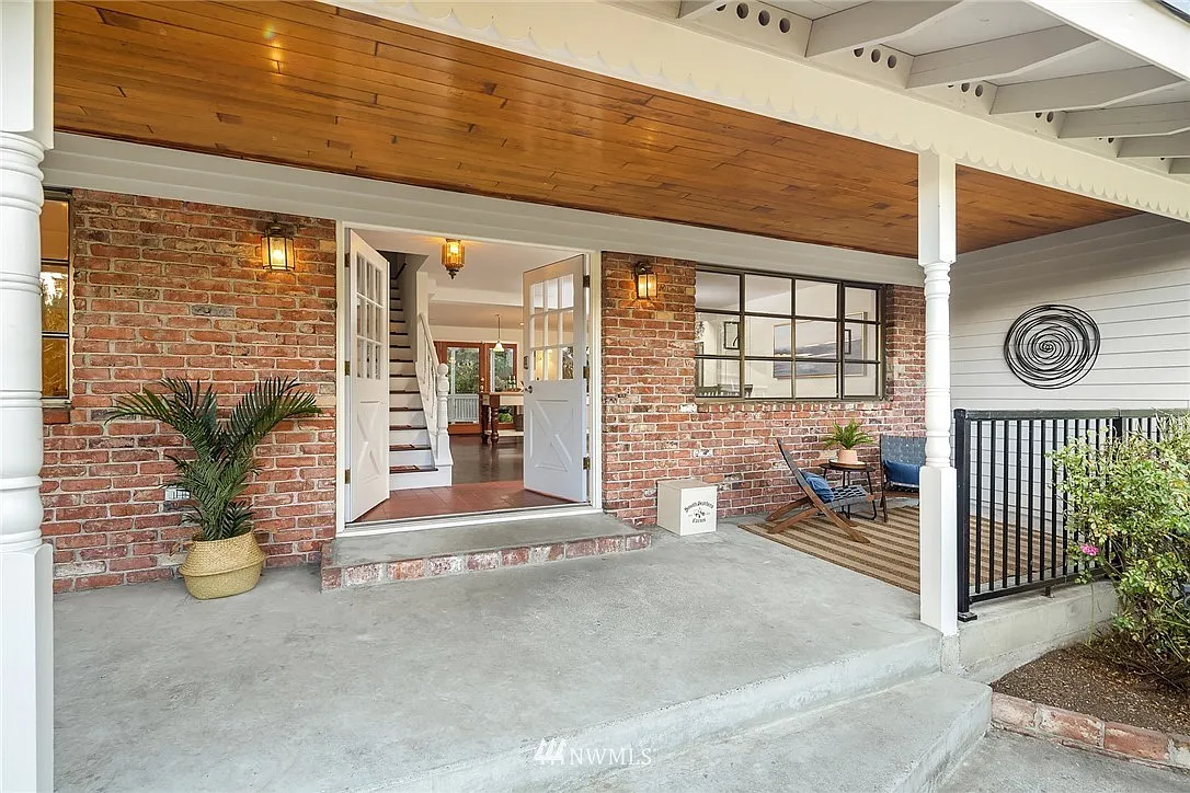 6 bed, 3.5 bath, 3420 sqft, $5,000 — Photo 2