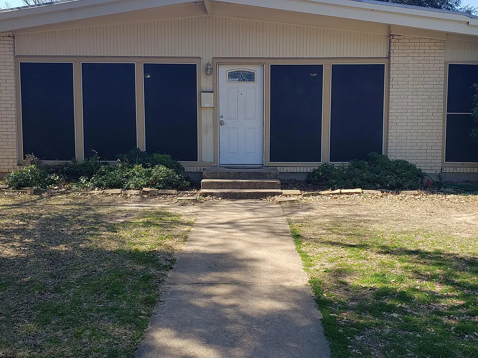 1609 Mayflower Dr