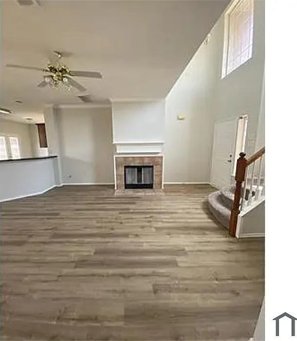 3 bed, 2082 sqft, $2,200 — Photo 2