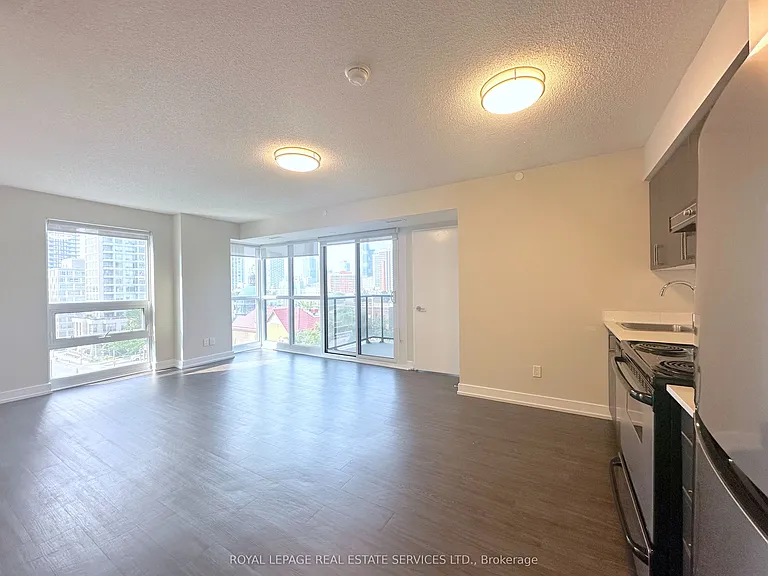 561 Sherbourne St #702 — Photo 3