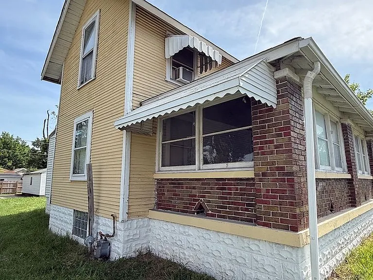 3920 E 30th St — Photo 2