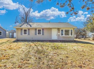 4 Hedge Ct, Champaign, IL 61821