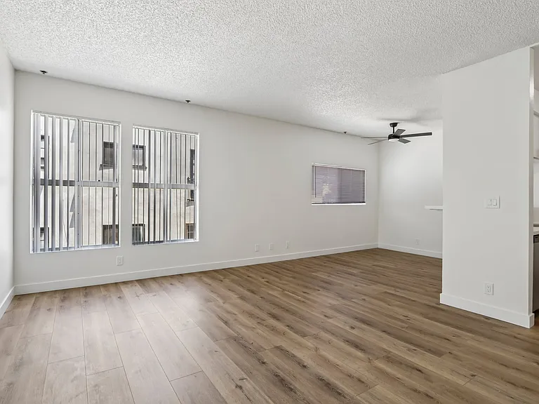 521 N Kenmore Ave #102 — Photo 5