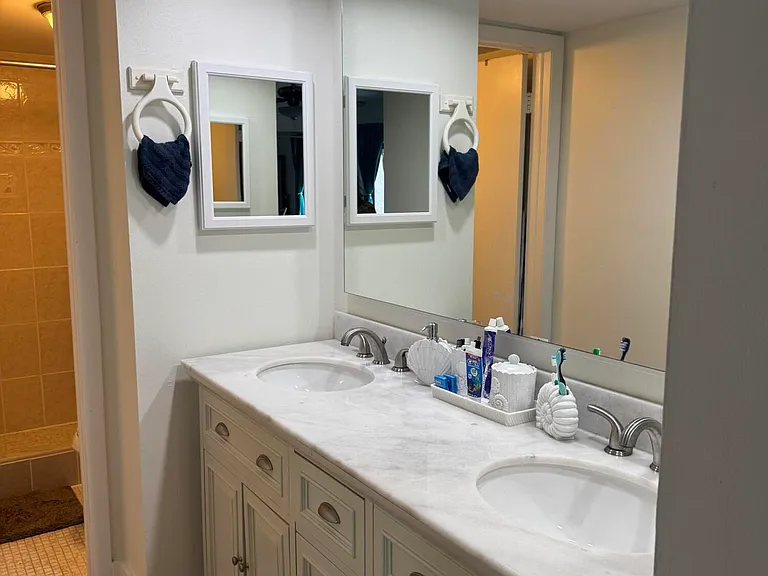 2124 White Pine Cir #C — Photo 4