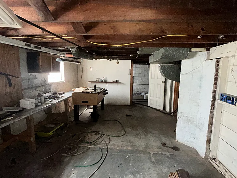 2345 Iowa St — Photo 22