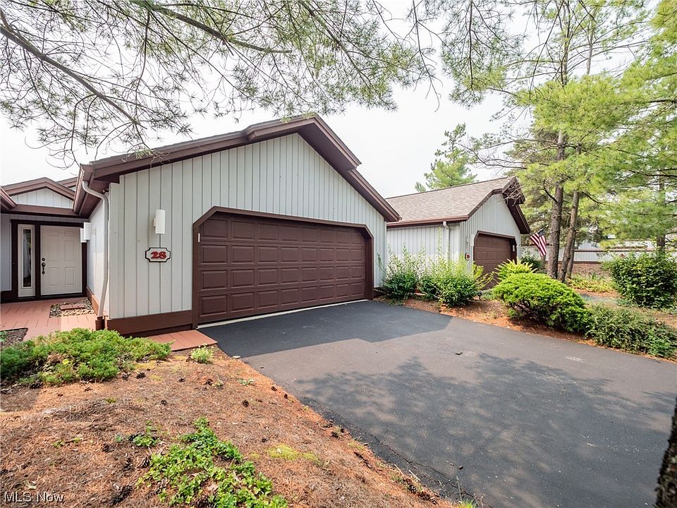 1st image of 28 Pinewood Dr