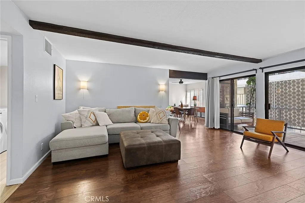 2 bed, 1573 sqft, $4,200 — Photo 2