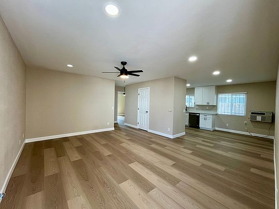 4th image of 321 Waverly Pl #2