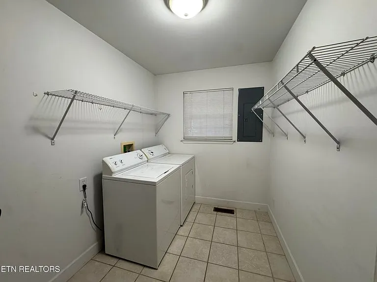 715 Gloucester Ave — Photo 18