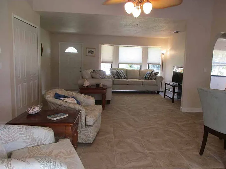 1510 SE 11th Pl — Photo 4