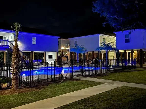 204 Saint Joseph St, Waveland, MS 39576