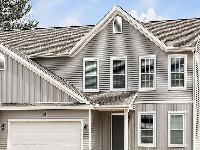 1040 Broken Ridge Dr — Photo 1