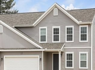 1040 Broken Ridge Dr, Lansing, MI 48917