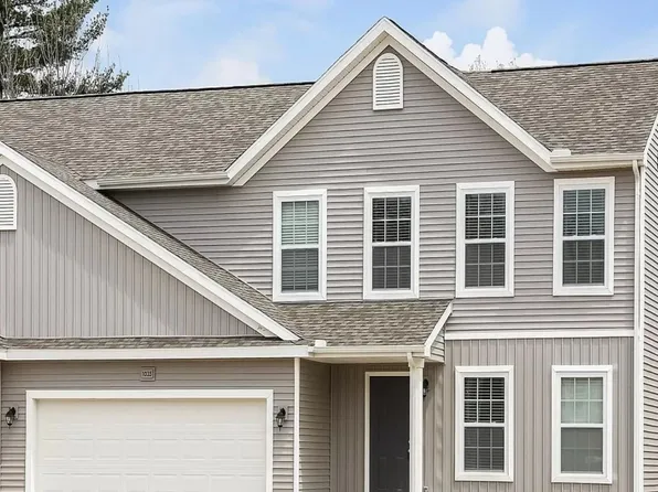 1040 Broken Ridge Dr, Lansing, MI 48917