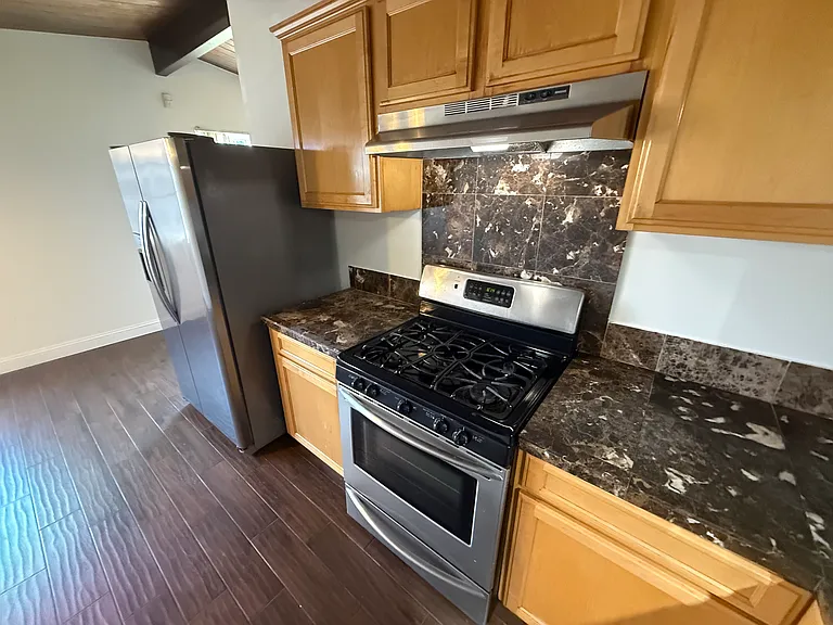 9712 Saint George St — Photo 6