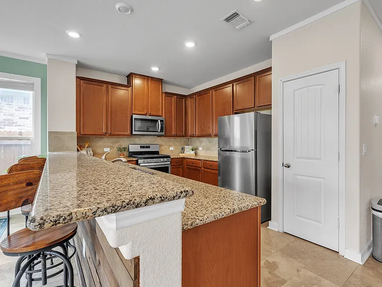 128 Kavanaugh St — Photo 5