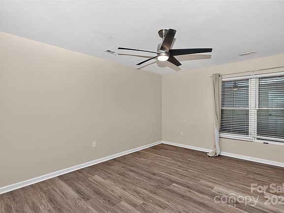 3rd image of 2907 Ashe Croft Dr