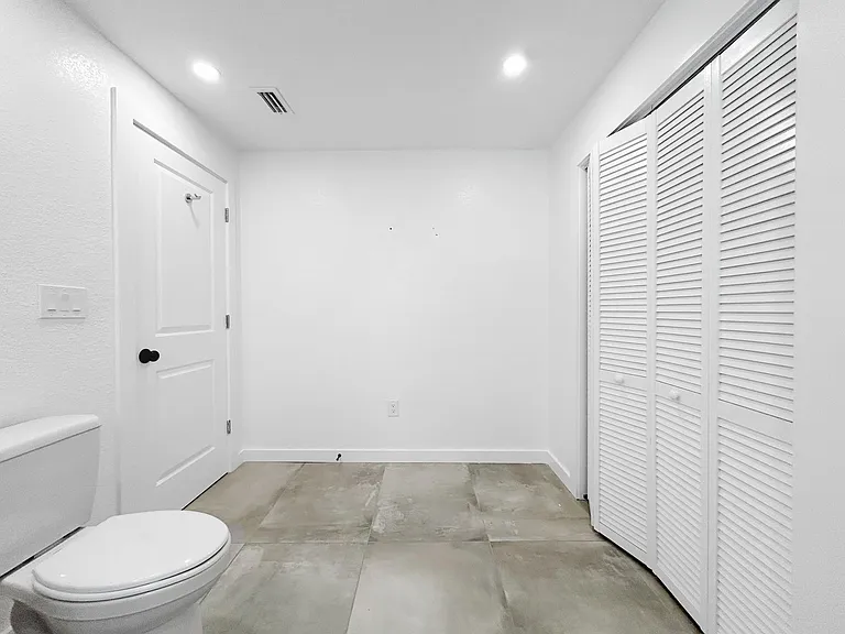 4631 Queensboro Ave S — Photo 13