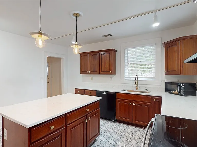 701 Maupas Ave — Photo 13