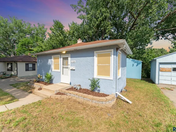 1720 S Frederick Dr, Sioux Falls, SD 57105