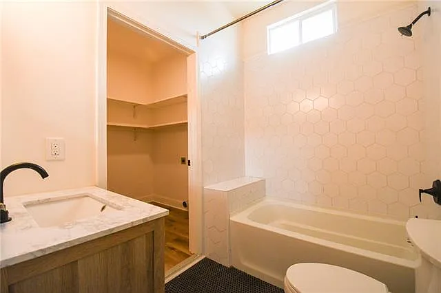 740 Thayer St #2A — Photo 8