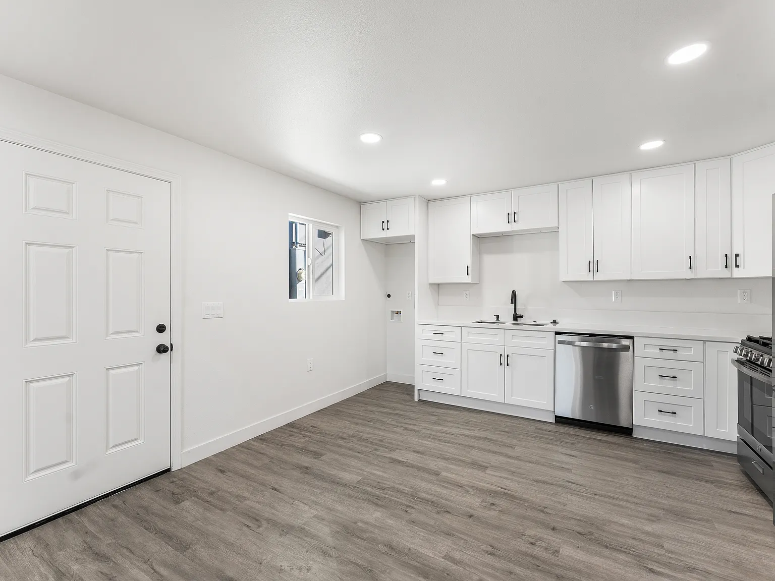 1 bed, 600 sqft, $1,800 — Photo 1