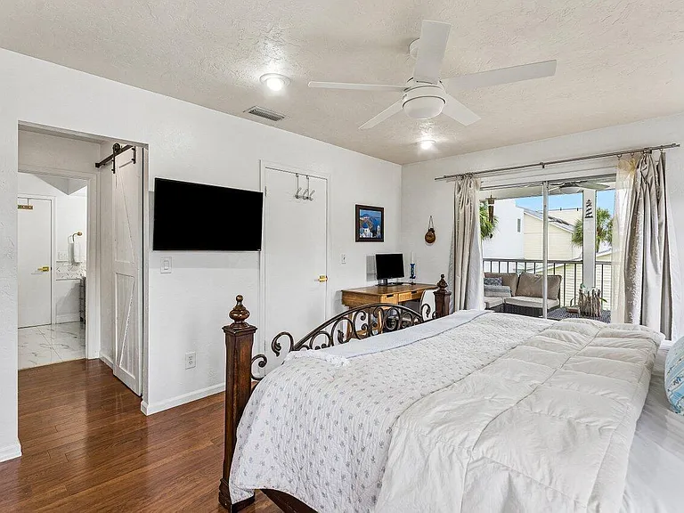 2101 N Palm Cir — Photo 18