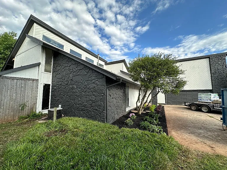 11609 Twisted Oak Rd — Photo 2