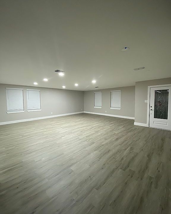 1st image of 1424 Laurel Ln